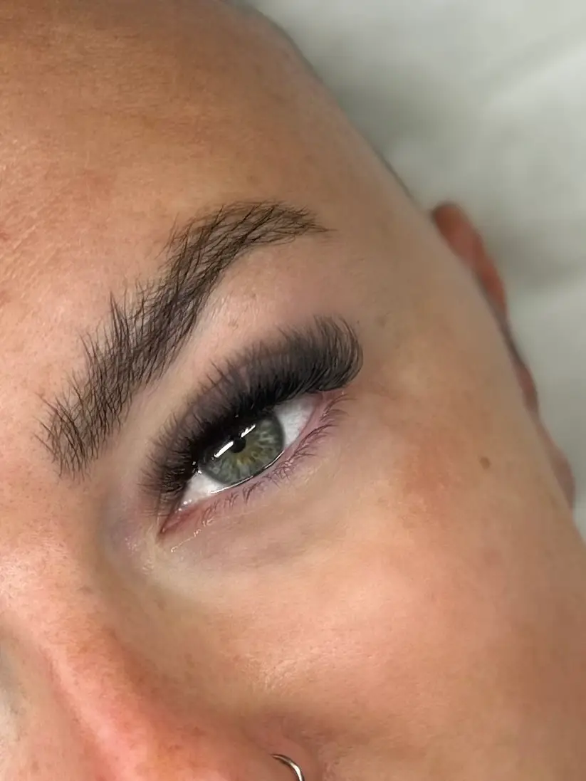 natural_russian_lash_extensions